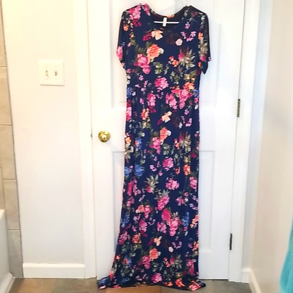 Maternity maxi dress